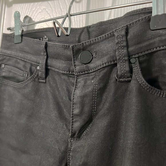 Ann Taylor Black Skinny Lightly Coated Pants size 4 - Picture 1 of 5